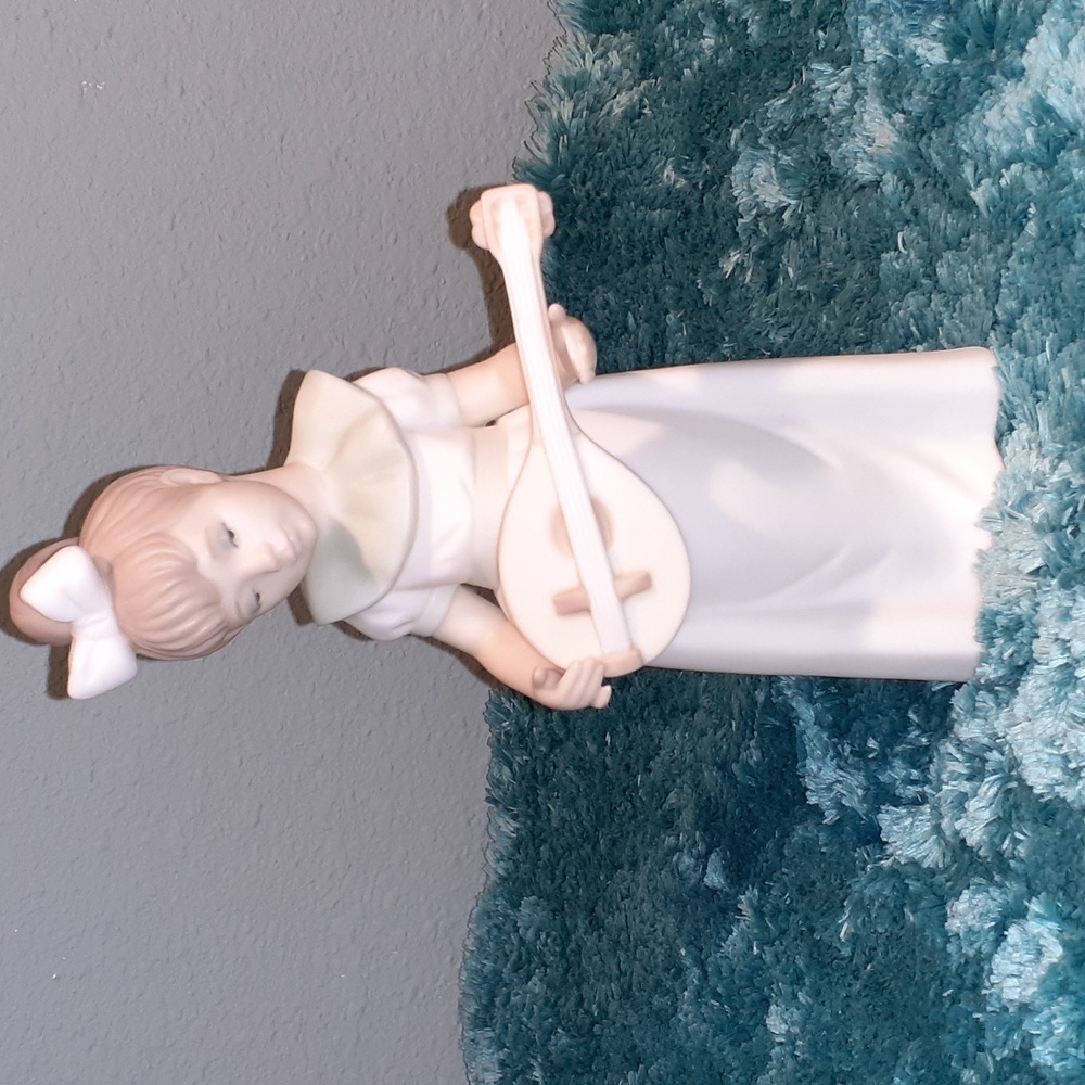 Lladro Golden Memories Figurine
